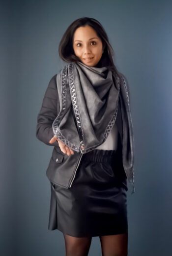 Sjaal Zara zilver grijs stof afwerking donker blauw zilveren palletjes Goudenlaantje-5