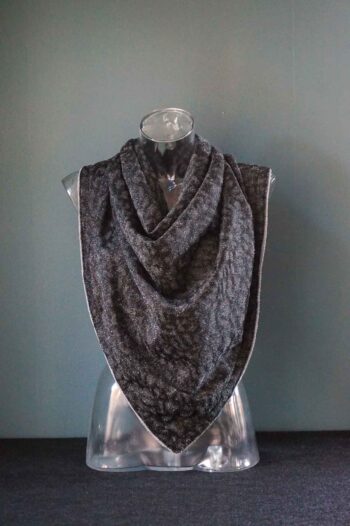 Sjaal panterprint dubbelzijdig zwarte stof zilver glitter panterprint opdruk stof Goudenlaantje 1