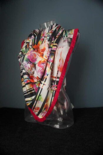 sjaal jasmijn abstracte print bloemen gekleurde vlakken afwerking fuchsia band1