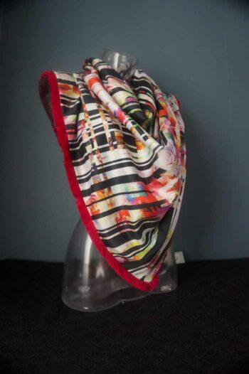 sjaal jasmijn abstracte print bloemen gekleurde vlakken afwerking fuchsia band2