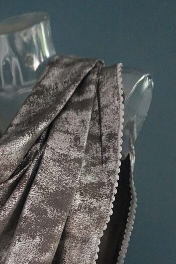 Sjaal Zilver Mat zilverkleurige glans luxe Elegant stof Goudenlaantje Exclusief Creatief